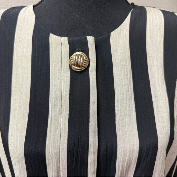 Vintage Michael Blair Black and Cream Striped Blazer. Size 12 - Picture 2 of 8
